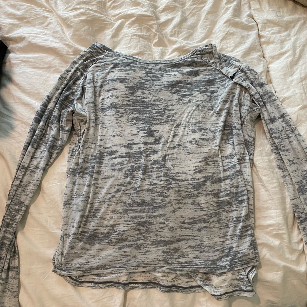 Nike long sleeve lightweight top